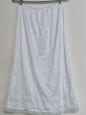 Vintage Classic White Lace-Hem Half Slip
